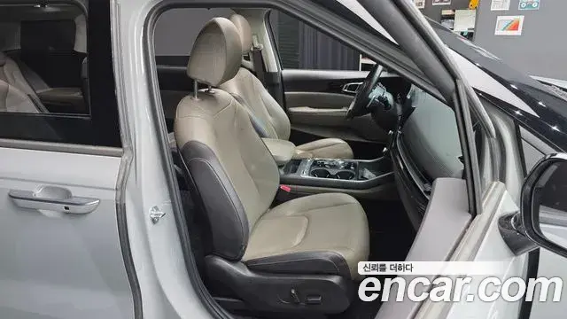 Kia Carnival 2024 — Photo 12/20