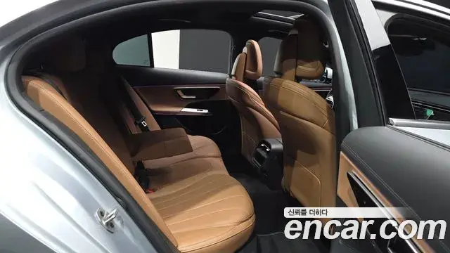 Mercedes-Benz E-Class 2025 — Фото 12/20