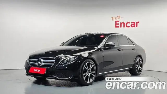 Mercedes-Benz E-Class 2018 — Фото 1/20