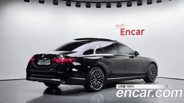 Mercedes-Benz S-Class 2022 — Photo 2/20