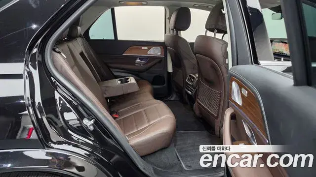 Mercedes-Benz GLE-Class 2021 — Photo 11/20