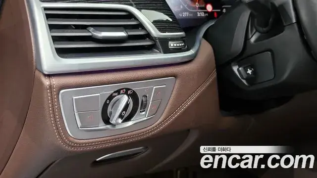 BMW 7 Series 2020 — Photo 18/20