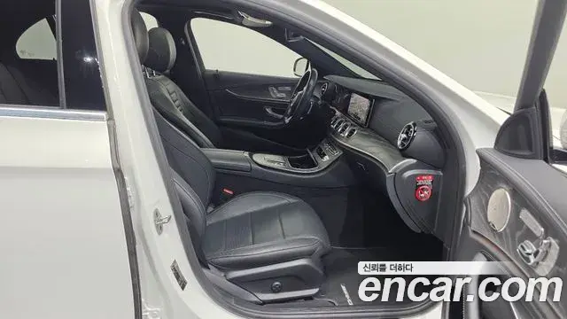 Mercedes-Benz E-Class 2021 — Фото 11/20