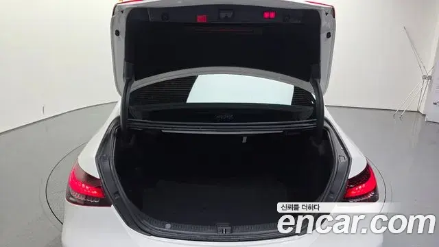 Mercedes-Benz E-Class 2021 — Фото 20/20