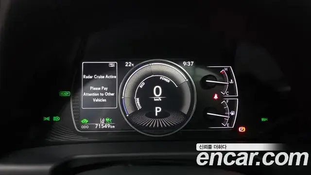 Lexus ES300h 2020 — Photo 8/20