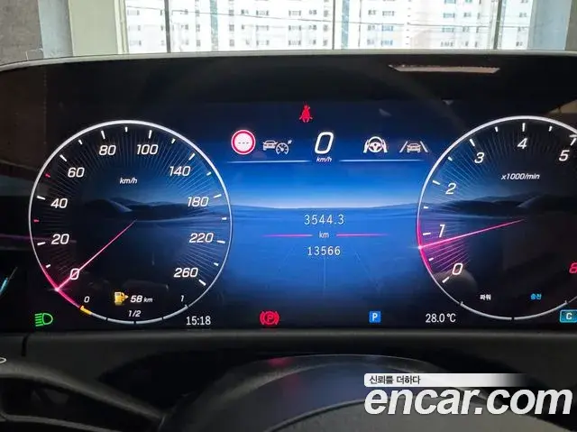 Mercedes-Benz E-Class 2025 — Photo 9/20