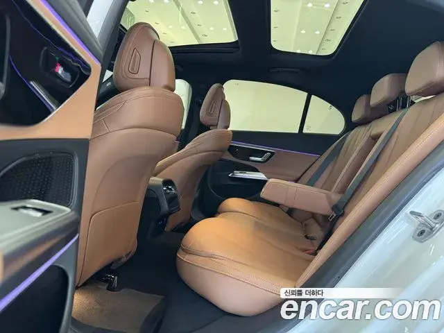 Mercedes-Benz E-Class 2025 — Photo 14/20