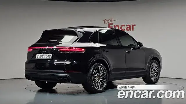 Porsche Cayenne 2020 — Photo 2/20