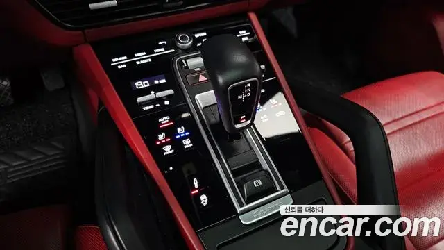 Porsche Cayenne 2020 — Photo 9/20