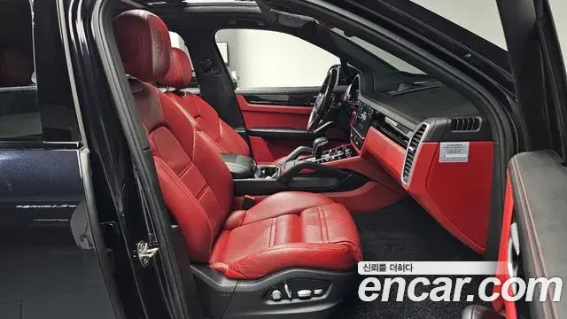 Porsche Cayenne 2020 — Photo 11/20