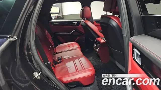 Porsche Cayenne 2020 — Photo 12/20