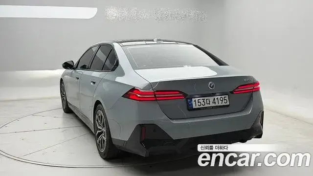 BMW 5 Series 2023 — Photo 2/20
