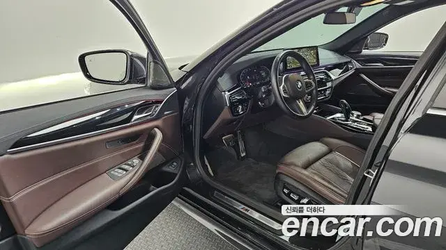 BMW 5 Series 2023 — Photo 10/20
