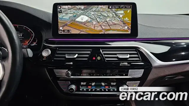 BMW 5 Series 2023 — Photo 12/20