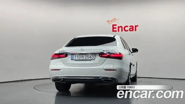 Mercedes-Benz E-Class 2021 — Photo 4/20