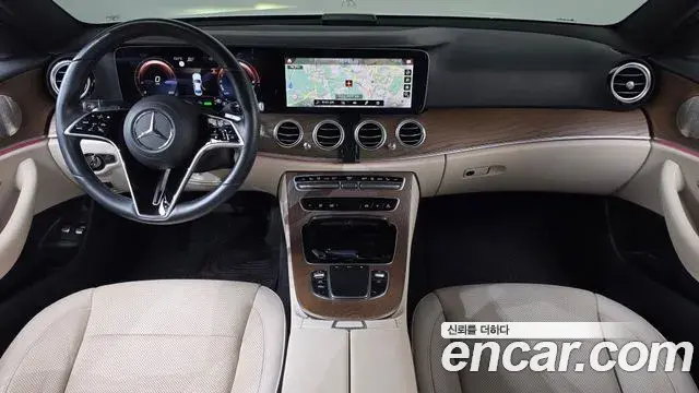 Mercedes-Benz E-Class 2021 — Photo 7/20
