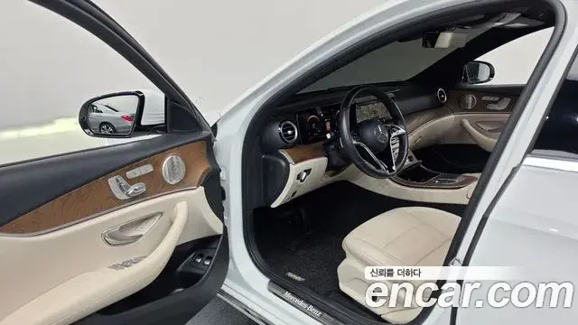 Mercedes-Benz E-Class 2021 — Photo 10/20