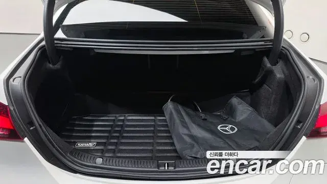 Mercedes-Benz E-Class 2021 — Photo 18/20