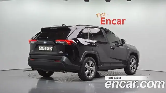 Toyota RAV4 2020 — Photo 2/20