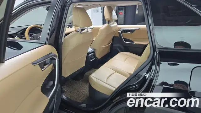 Toyota RAV4 2020 — Photo 11/20