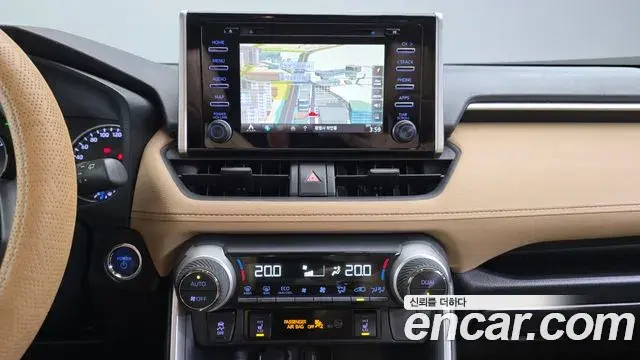Toyota RAV4 2020 — Photo 12/20