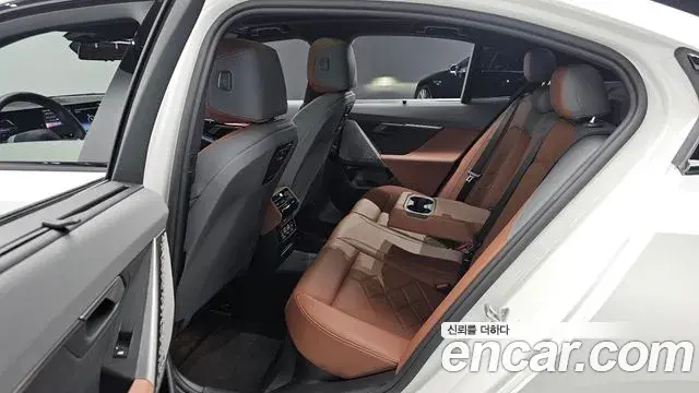 BMW 5 Series 2025 — Şəkil 10/20