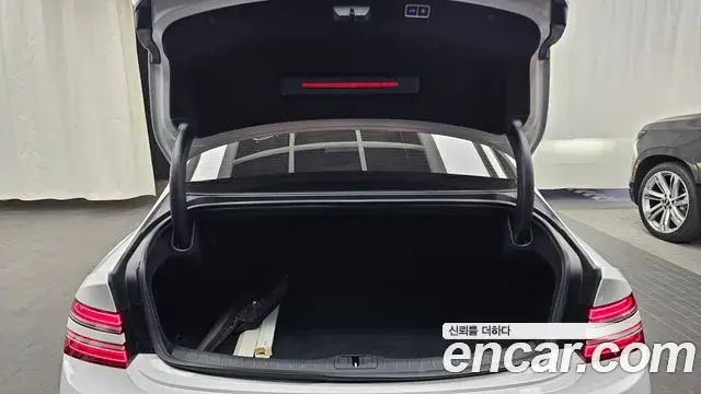Genesis Electrified G80 2020 — Photo 17/20