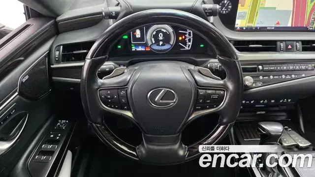 Lexus ES300h 2021 — Photo 13/20