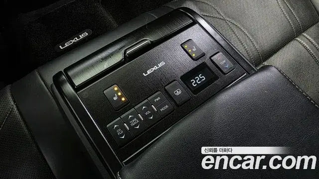 Lexus ES300h 2021 — Photo 18/20