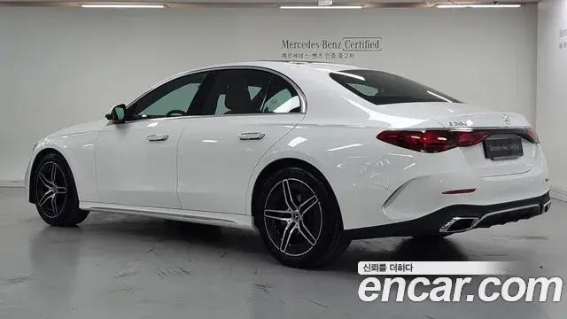 Mercedes-Benz E-Class 2026 — Photo 1/17