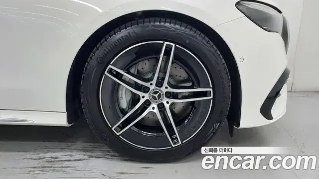 Mercedes-Benz E-Class 2026 — Photo 4/17