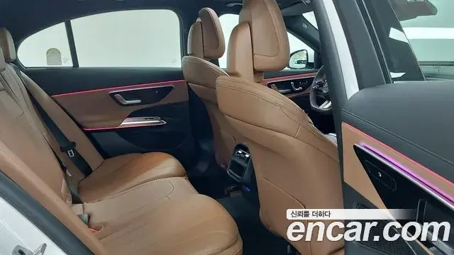 Mercedes-Benz E-Class 2026 — Photo 9/17
