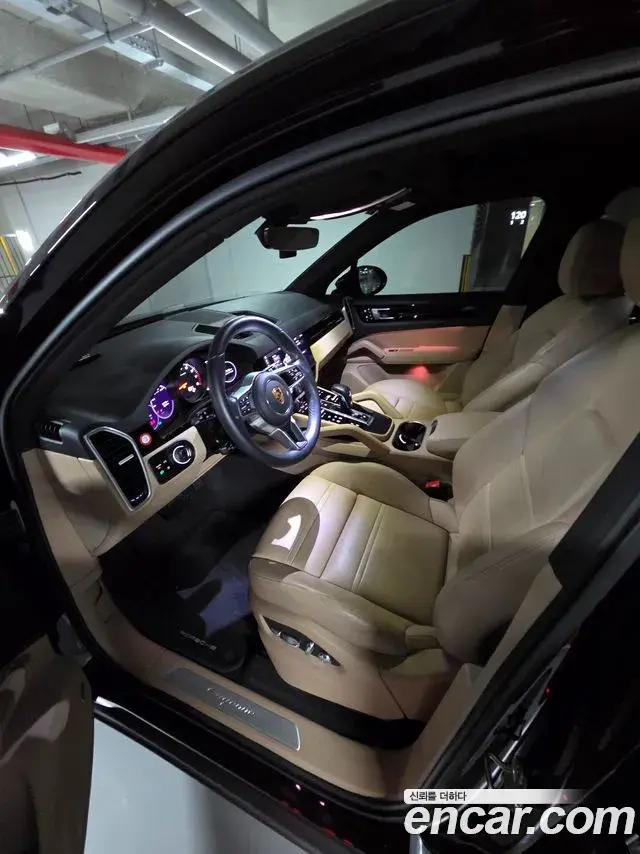 Porsche Cayenne 2021 — Photo 19/20