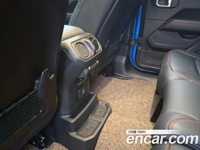 Jeep Wrangler 2025 — Şəkil 15/19