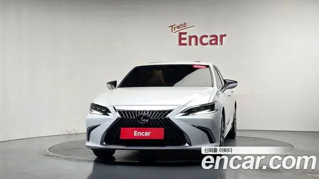 Lexus ES300h 2024 — Photo 3/20