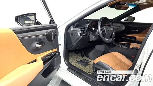 Lexus ES300h 2024 — Photo 10/20