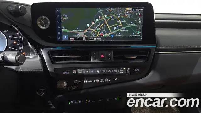 Lexus ES300h 2024 — Photo 13/20