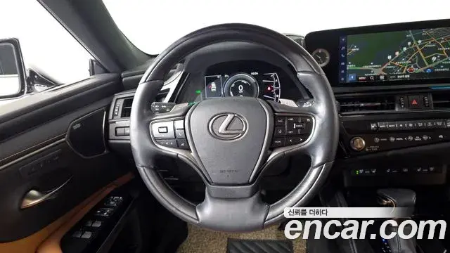 Lexus ES300h 2024 — Photo 14/20