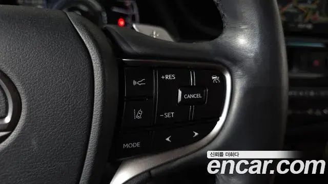 Lexus ES300h 2024 — Photo 17/20