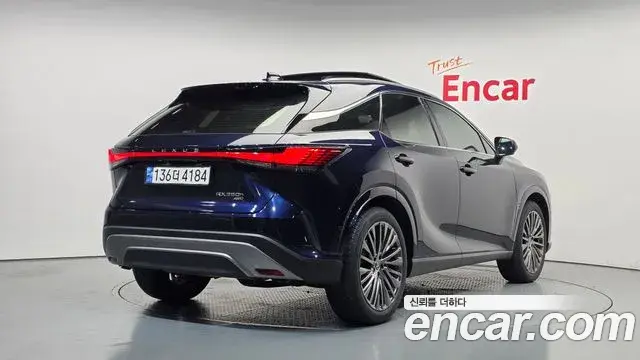 Lexus RX350h 2023 — Photo 2/20