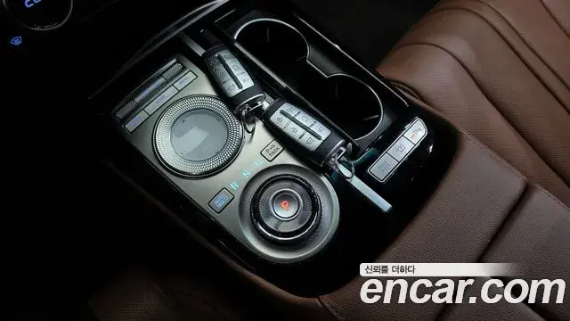 Genesis Electrified G80 2022 — Photo 9/20