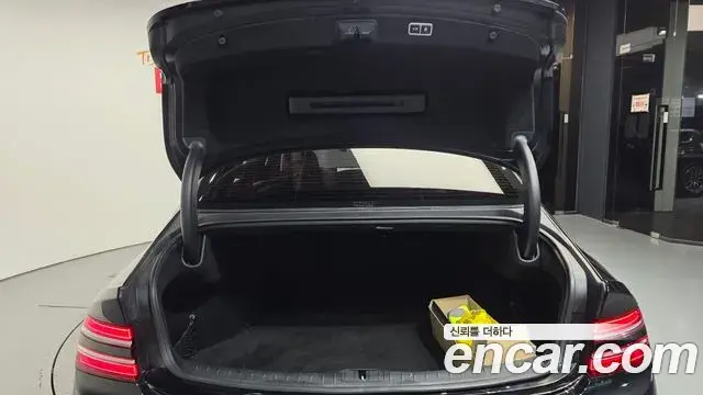 Genesis Electrified G80 2022 — Photo 20/20