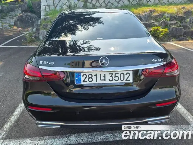 Mercedes-Benz E-Class 2021 — Photo 2/5