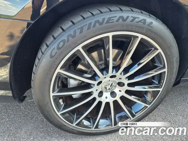 Mercedes-Benz E-Class 2021 — Photo 5/5