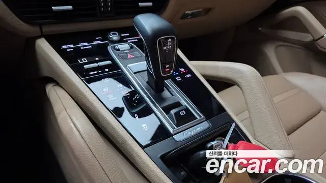 Porsche Cayenne 2019 — Photo 9/20