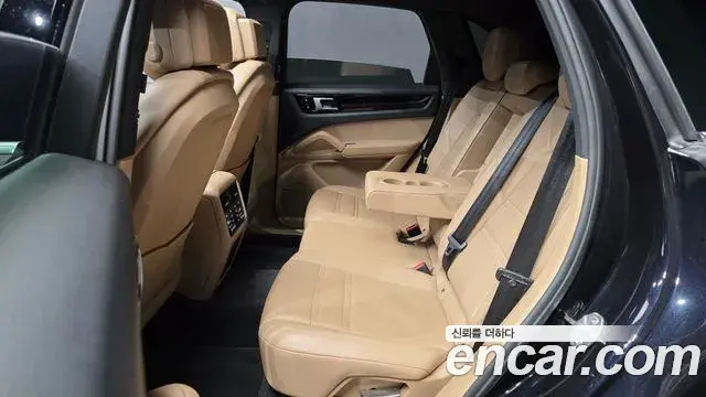 Porsche Cayenne 2019 — Photo 12/20
