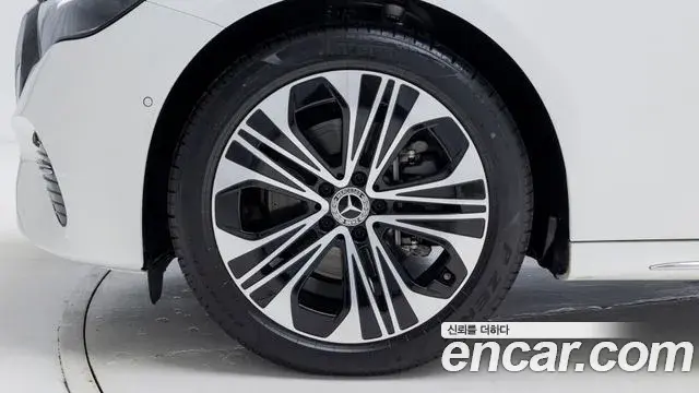 Mercedes-Benz E-Class 2026 — Şəkil 4/18