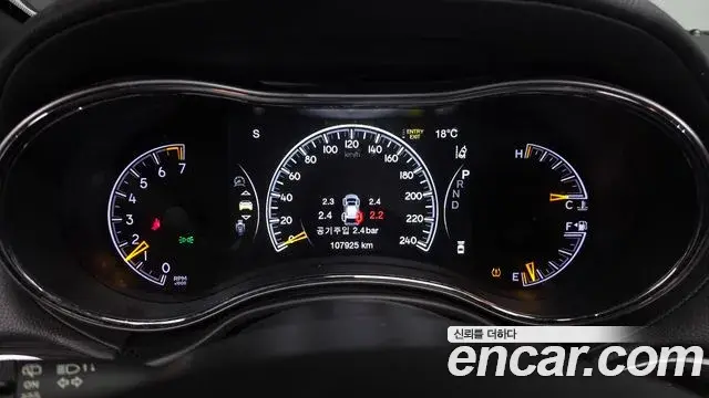 Jeep Grand Cherokee 2019 — Şəkil 8/20