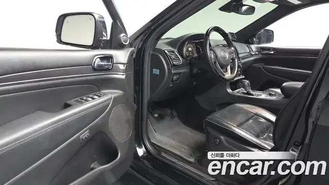 Jeep Grand Cherokee 2019 — Şəkil 10/20