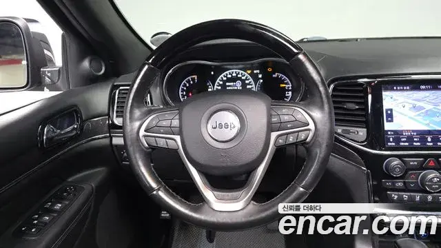 Jeep Grand Cherokee 2019 — Şəkil 12/20